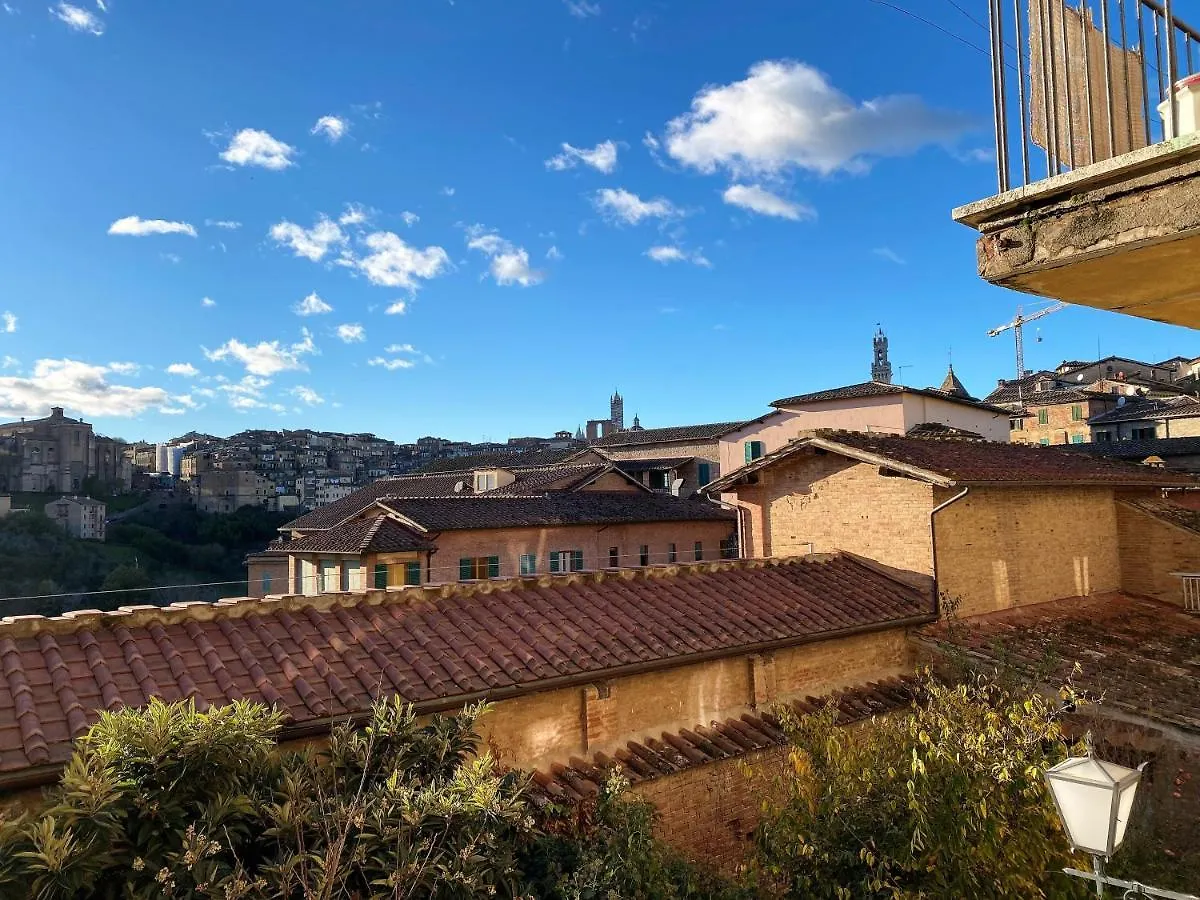 Casa Ilaria - Luminoso Appartamento Con Vista Nel Centro Storico Siena